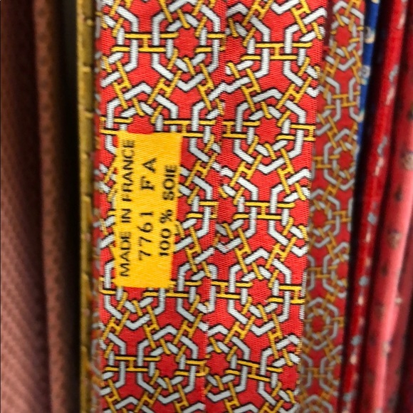 Hermès tie. Red, gold, and white. - Picture 5 of 7
